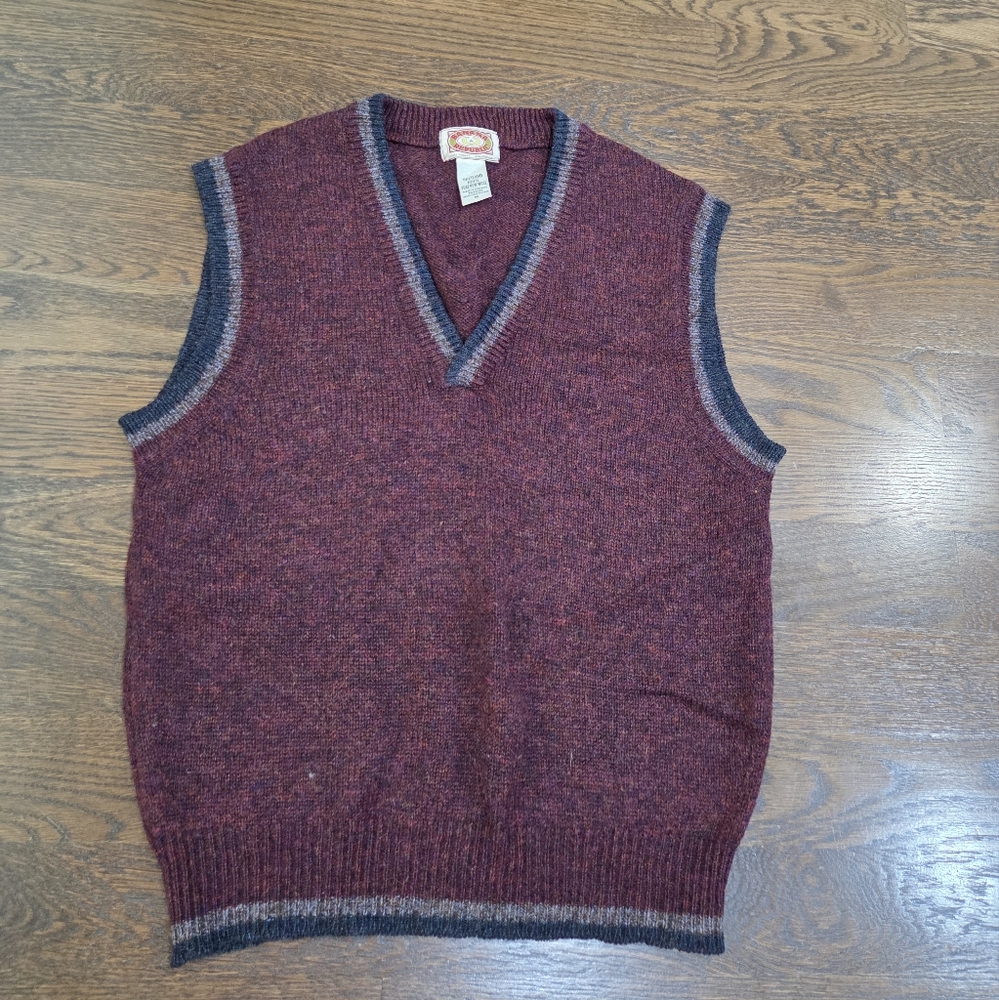 Vtg. Banana Republic Men's Burgundy Sweater Vest Shetland 100%wool Sz.M    (Q8)